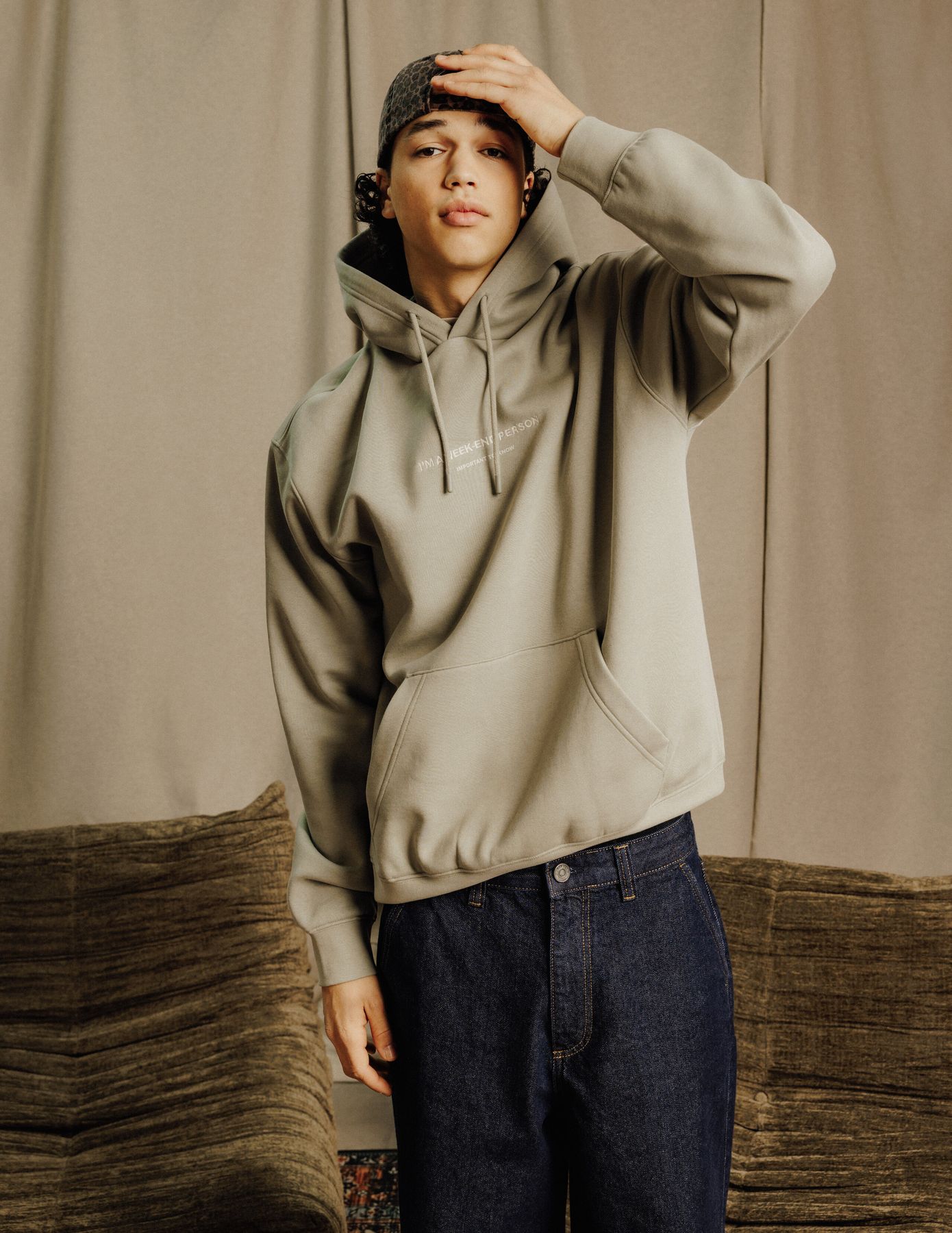 Sweat &agrave; capuche message brod&eacute;