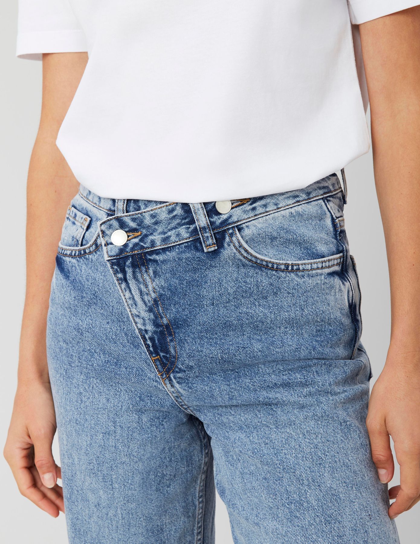 Jean ceinture décalée