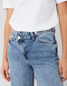 Jean ceinture décalée