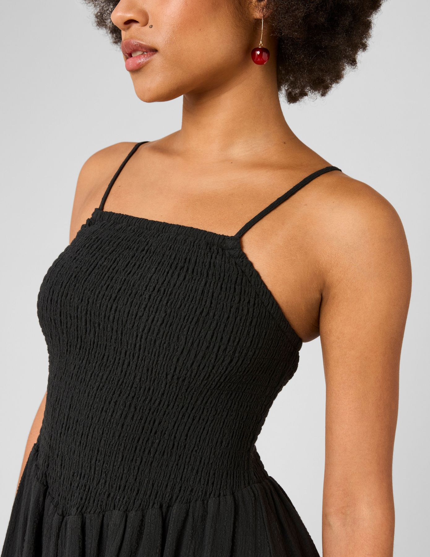 Robe courte smock&eacute;e