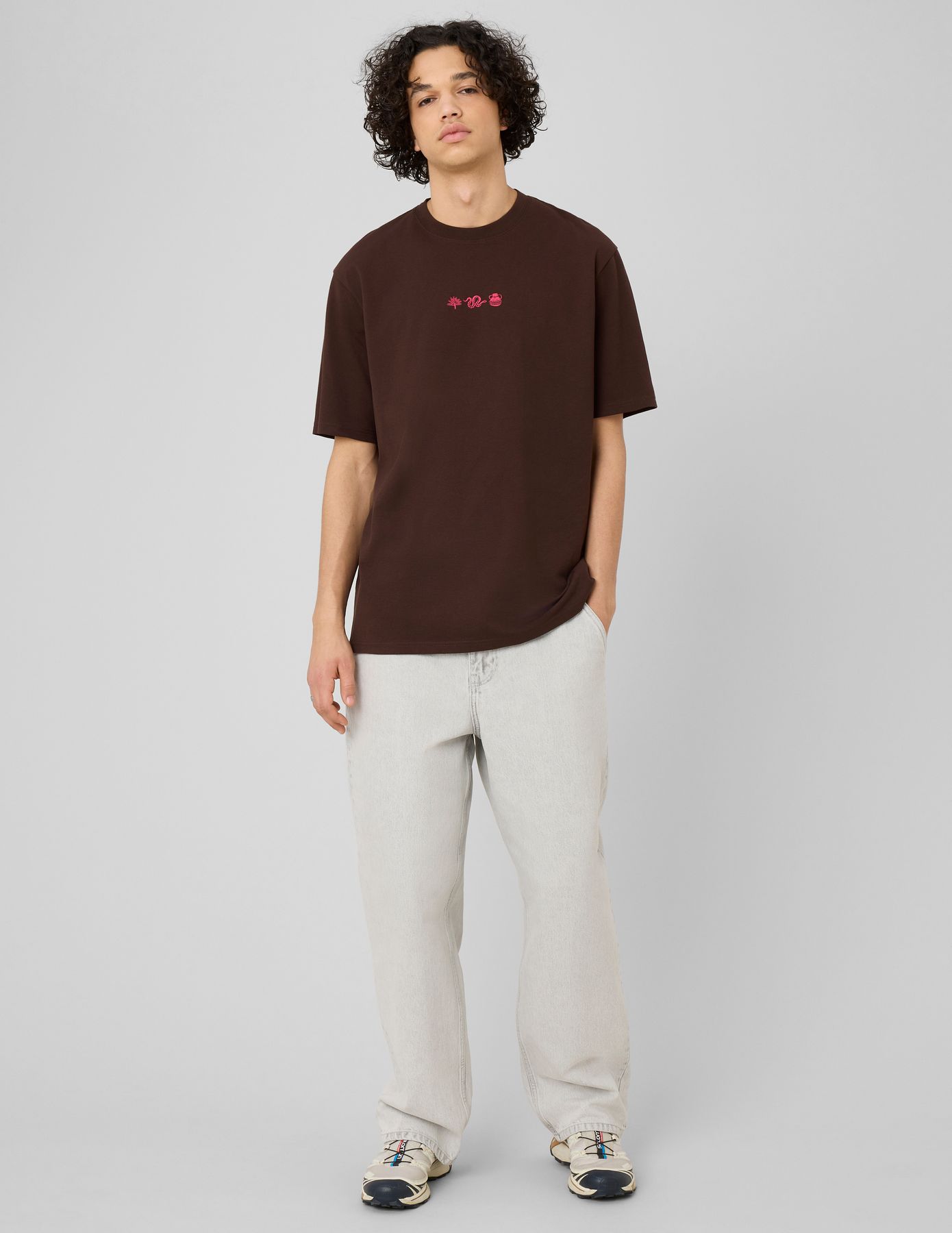 T-shirt broderie poitrine