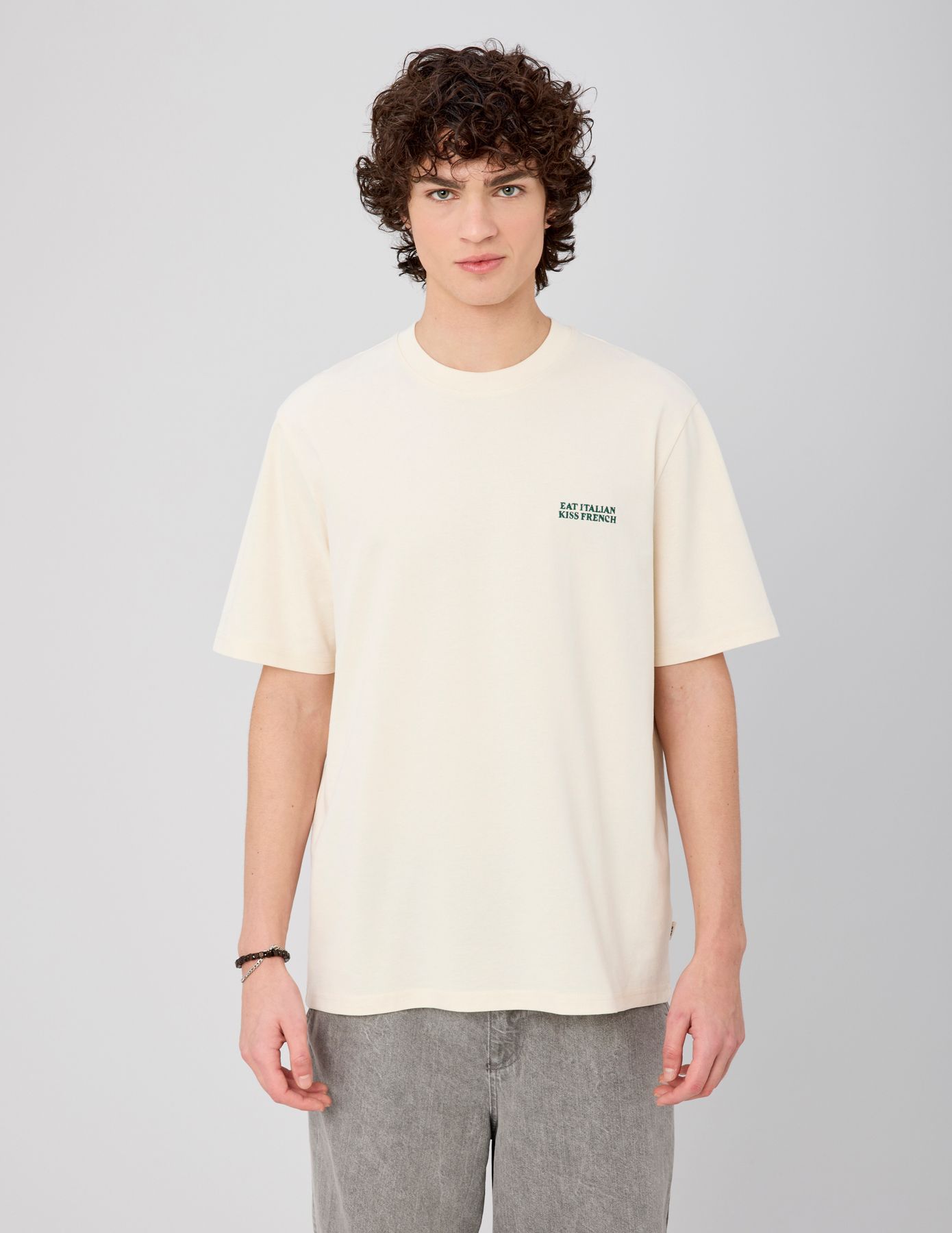 T-shirt broderie poitrine