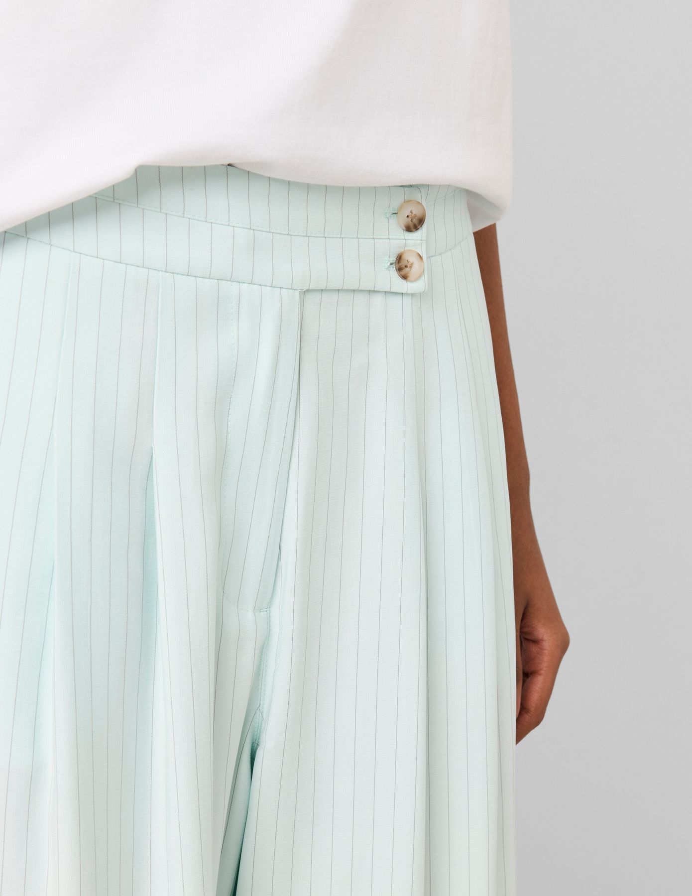 Pantalon fluide ceinture asym&eacute;trique