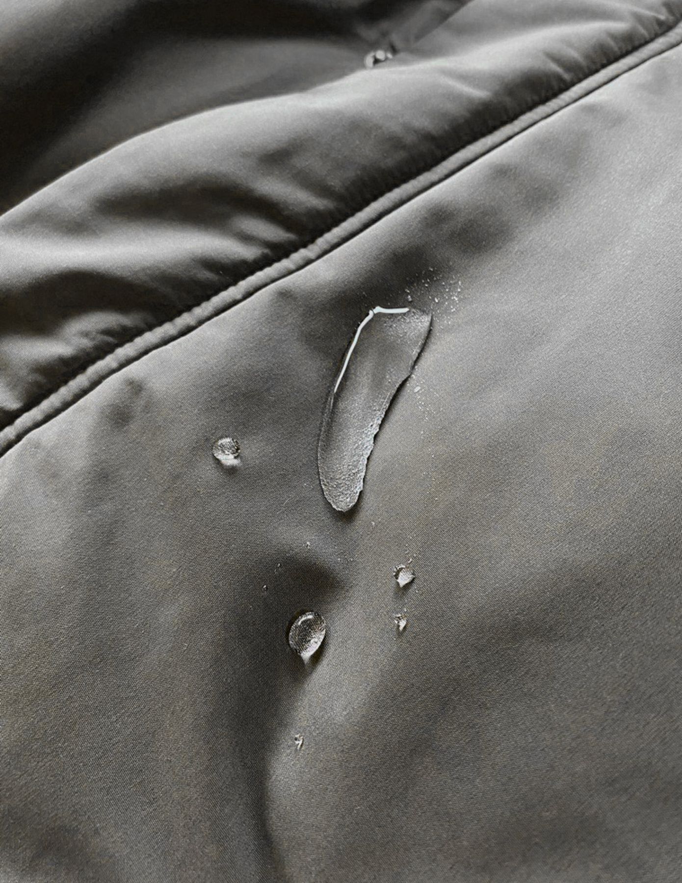 Blouson &agrave; capuche