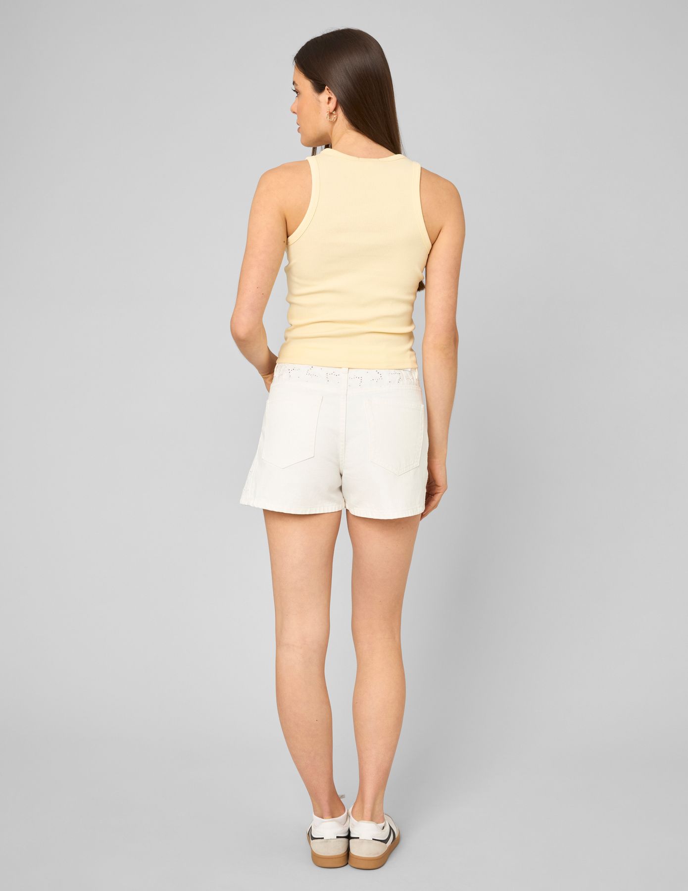 Short denim broderie anglaise