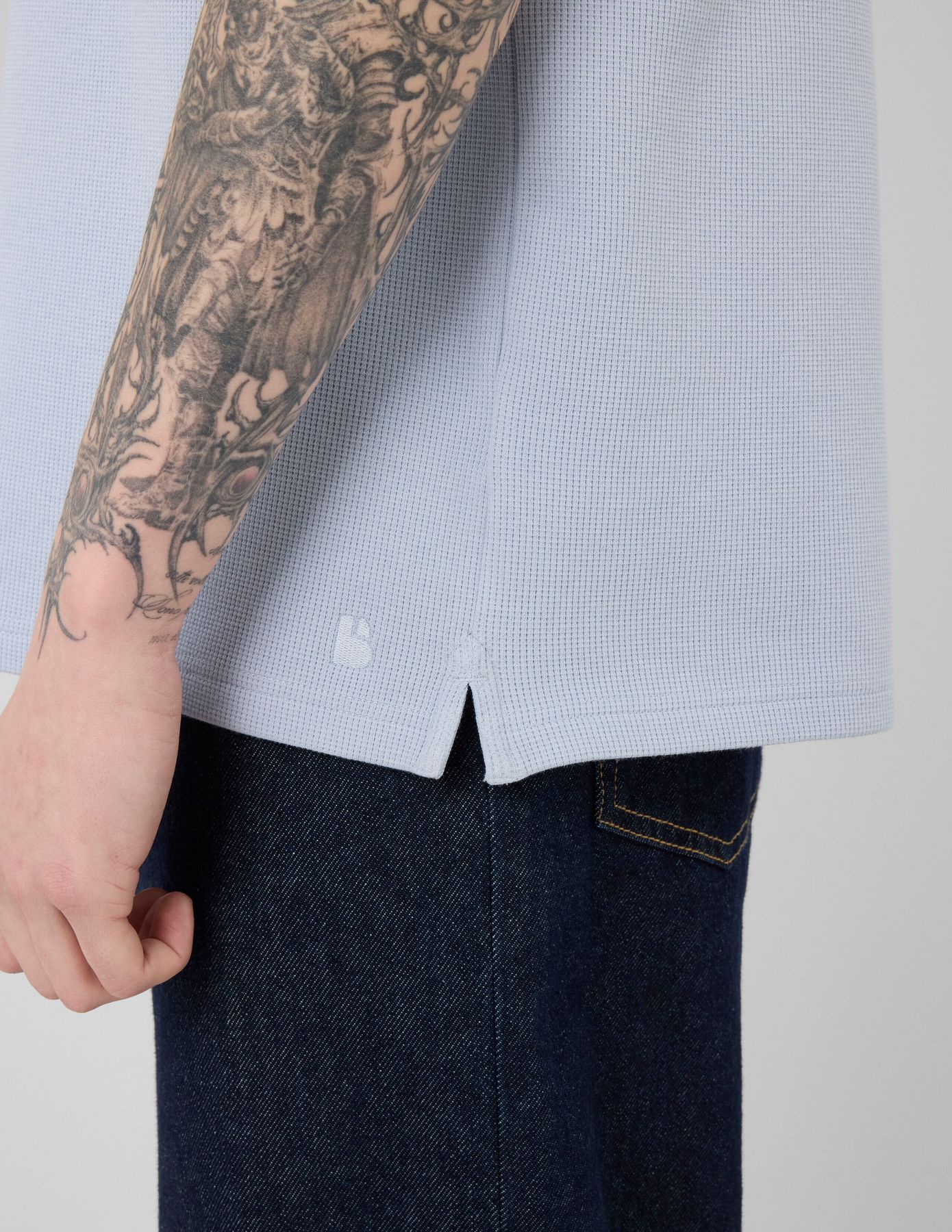 Polo mati&egrave;re gaufr&eacute;e