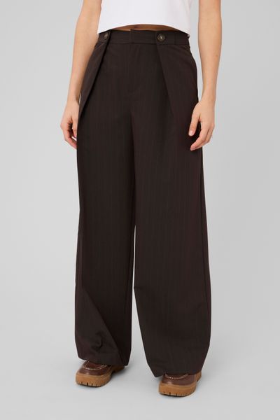 Pantalon ray&eacute; &agrave; pince