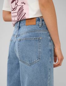 Jean straight ceinture asym&eacute;trique