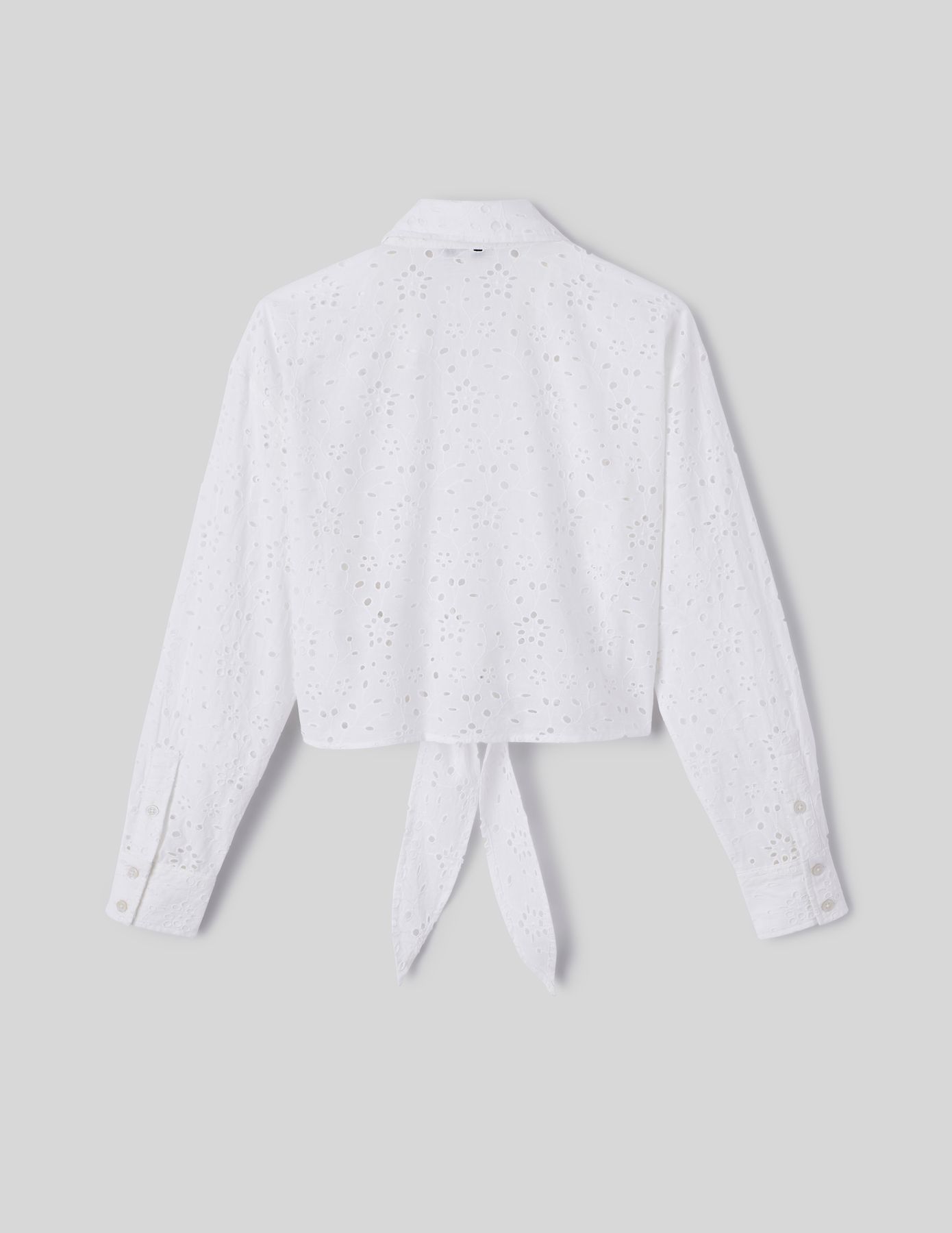 Chemise à nouer en broderie anglaise
