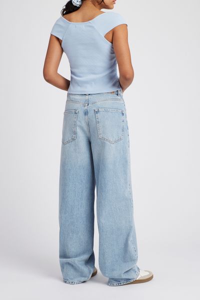 T-shirt &eacute;paules d&eacute;nud&eacute;es