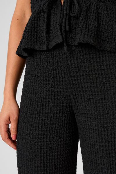 Pantalon fluide mati&egrave;re textur&eacute;e