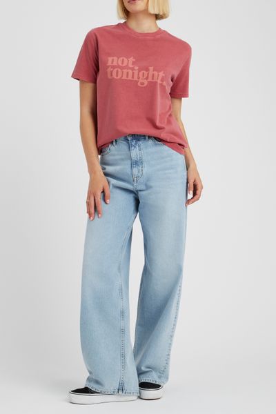 T-shirt d&eacute;lav&eacute; imprim&eacute;