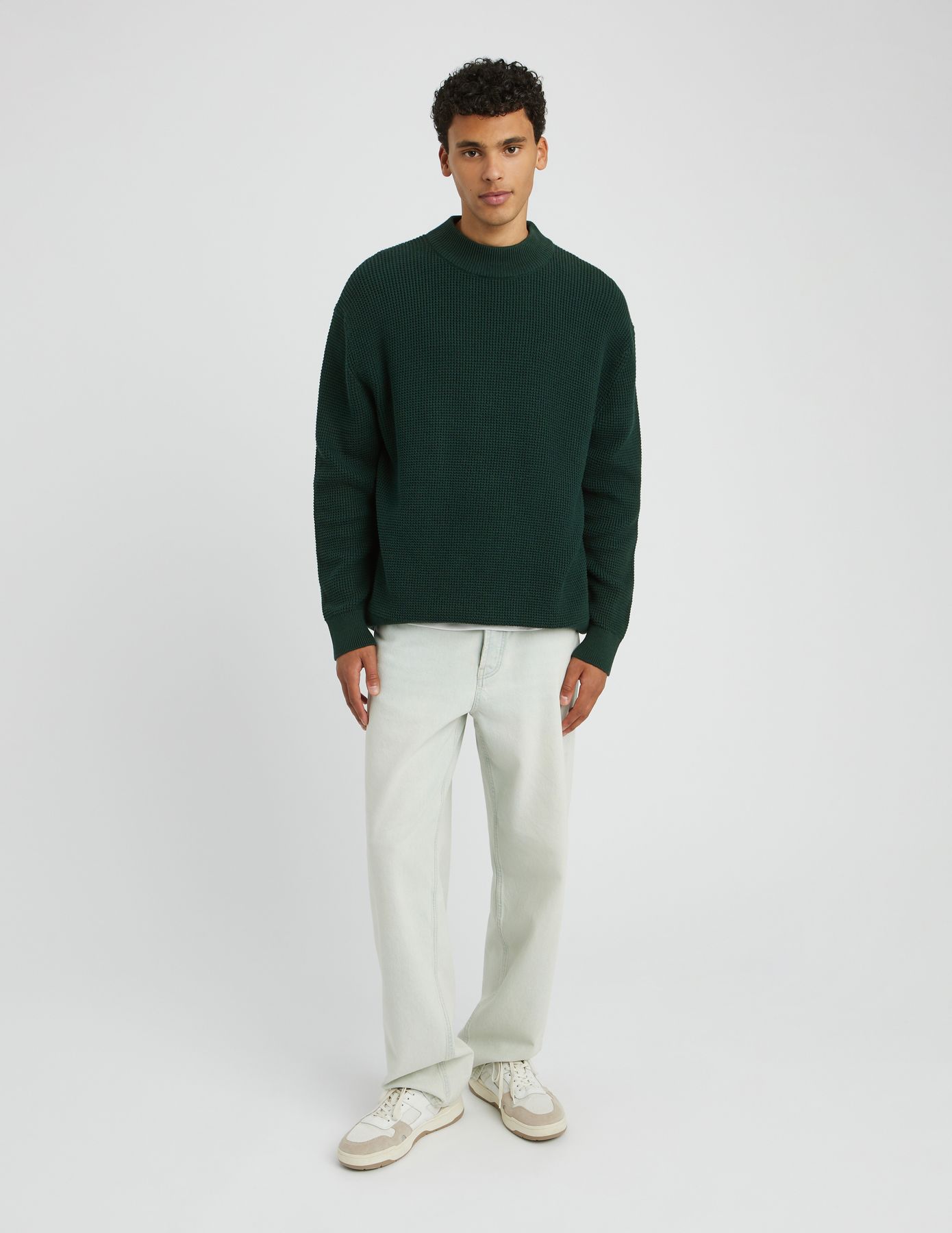 Pull col montant reli&eacute;f&eacute;