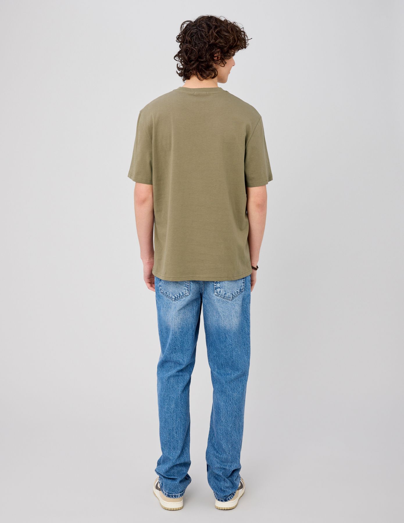 T-shirt broderie poitrine