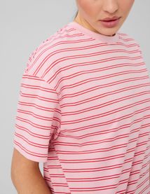 T-shirt ray&eacute; et imprim&eacute;