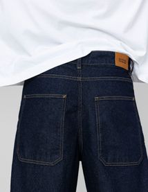 Jean loose &agrave; d&eacute;coupes