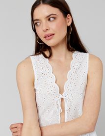 Blouse à nouer en broderie anglaise