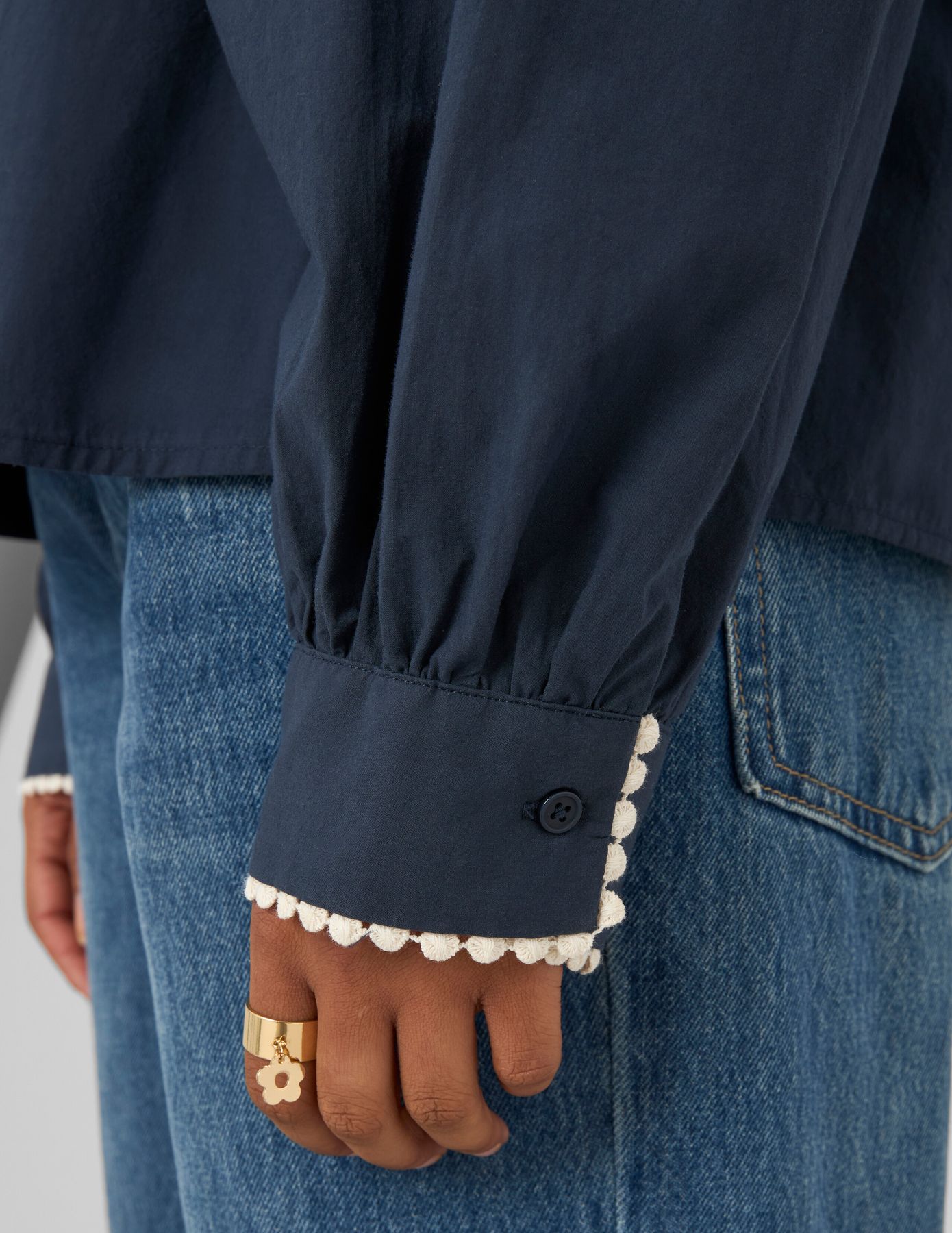 Blouse &agrave; col lavali&egrave;re