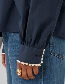 Blouse &agrave; col lavali&egrave;re