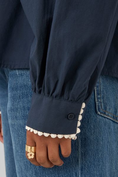 Blouse &agrave; col lavali&egrave;re