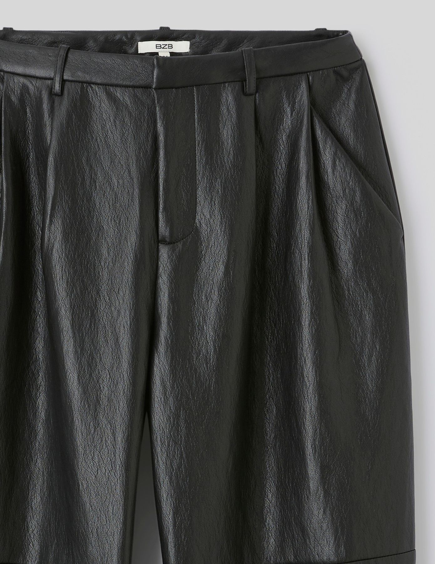 Pantalon en tissu enduit &agrave; pinces