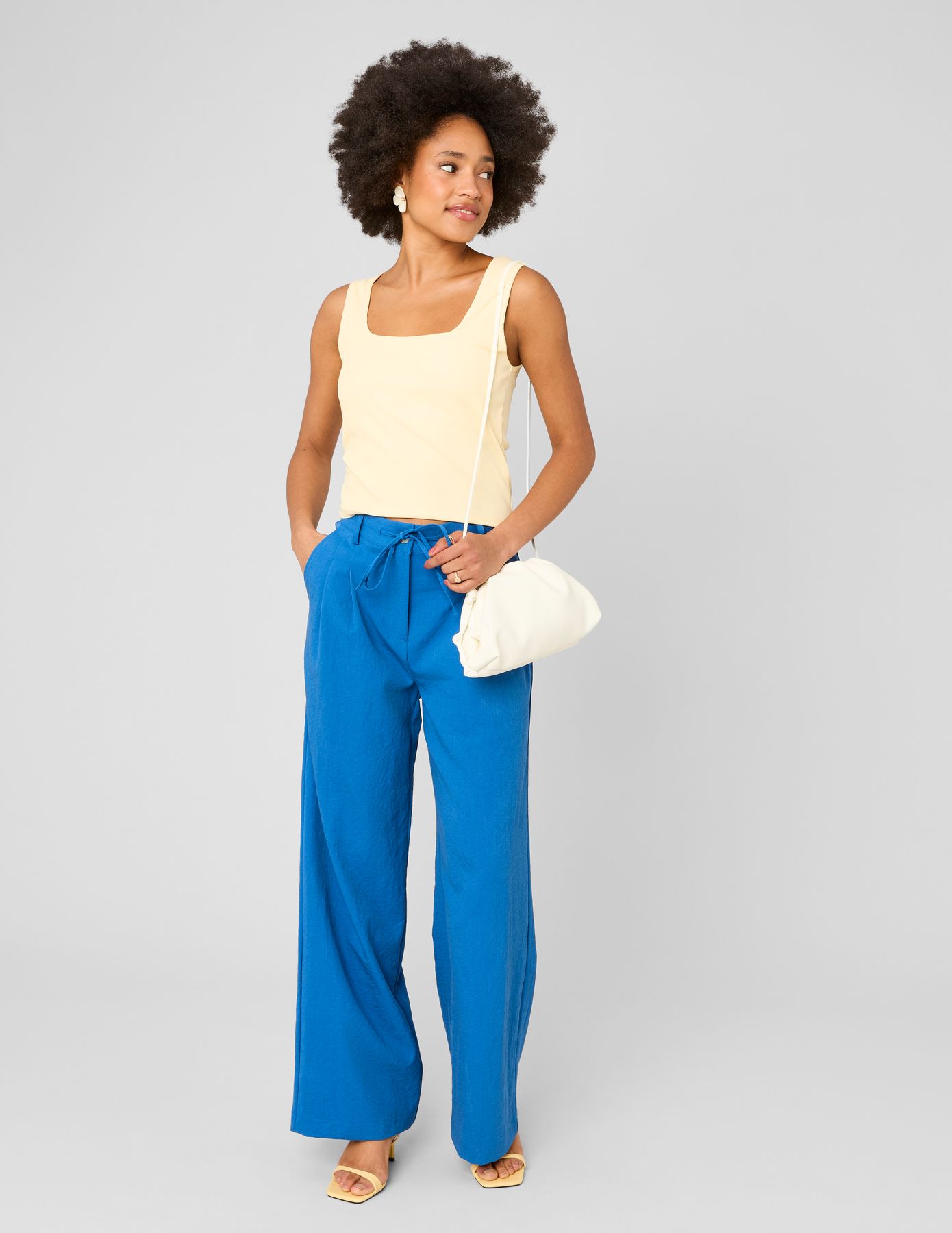 D&eacute;bardeur avec d&eacute;tail de n&oelig;ud au dos