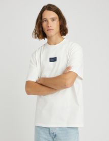 T-shirt &eacute;tiquette centr&eacute;e