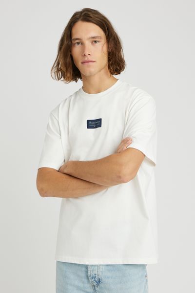 T-shirt &eacute;tiquette centr&eacute;e