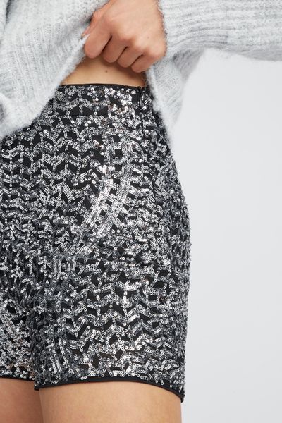 Short sequins