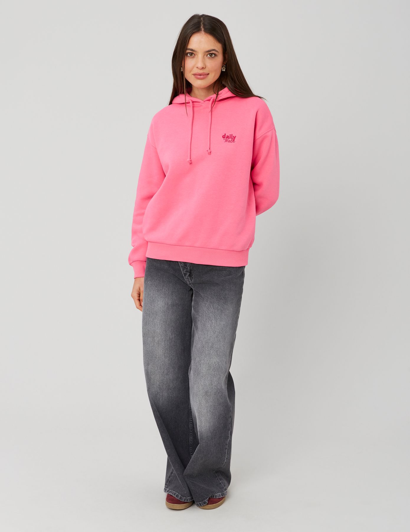 Sweat col capuche broderie poitrine