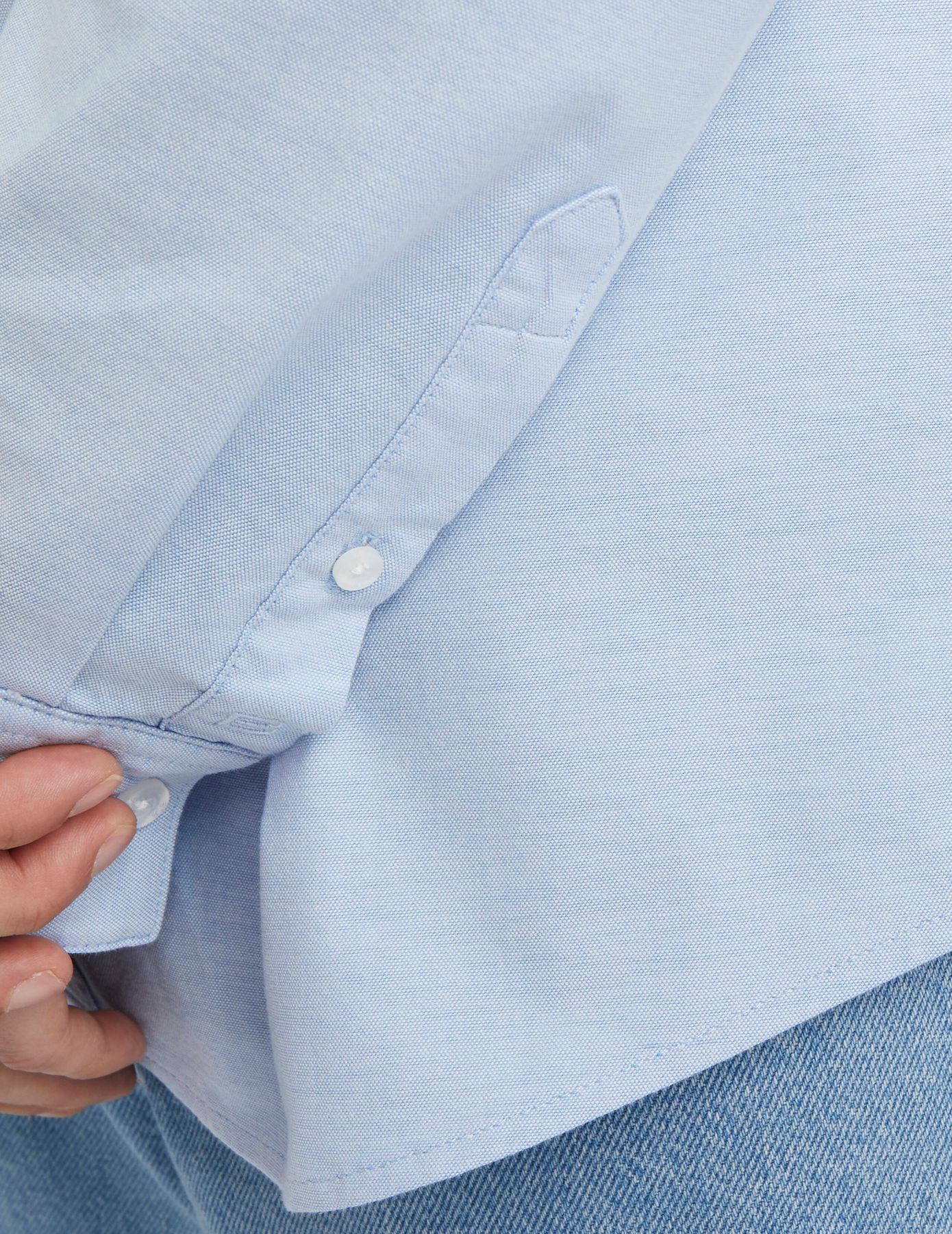 Chemise unie ajust&eacute;e