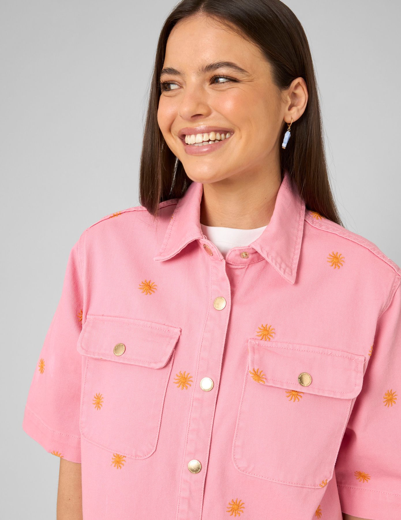 Veste en twill brod&eacute;e