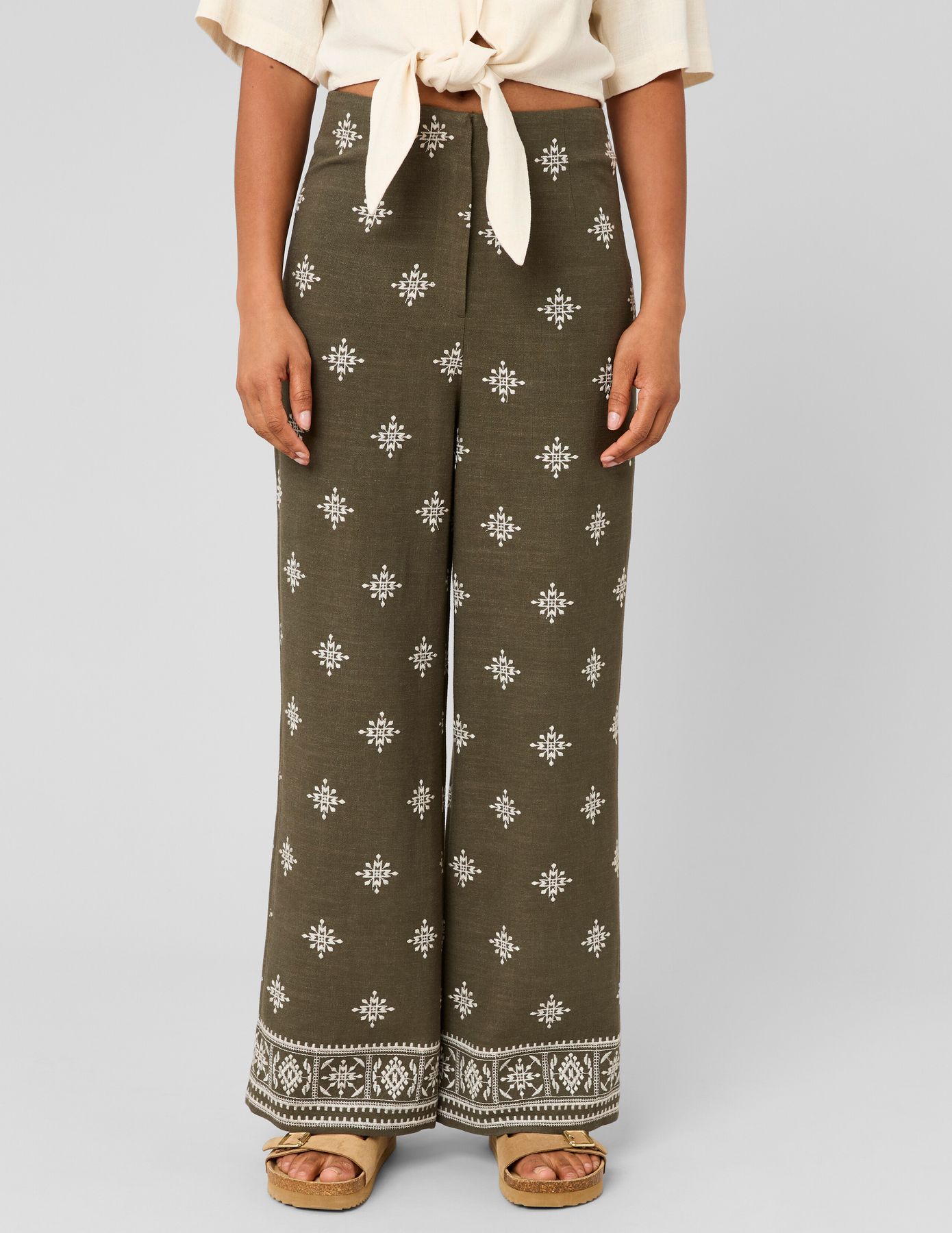 Pantalon brod&eacute;