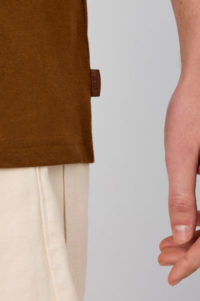 T-shirt broderie poitrine