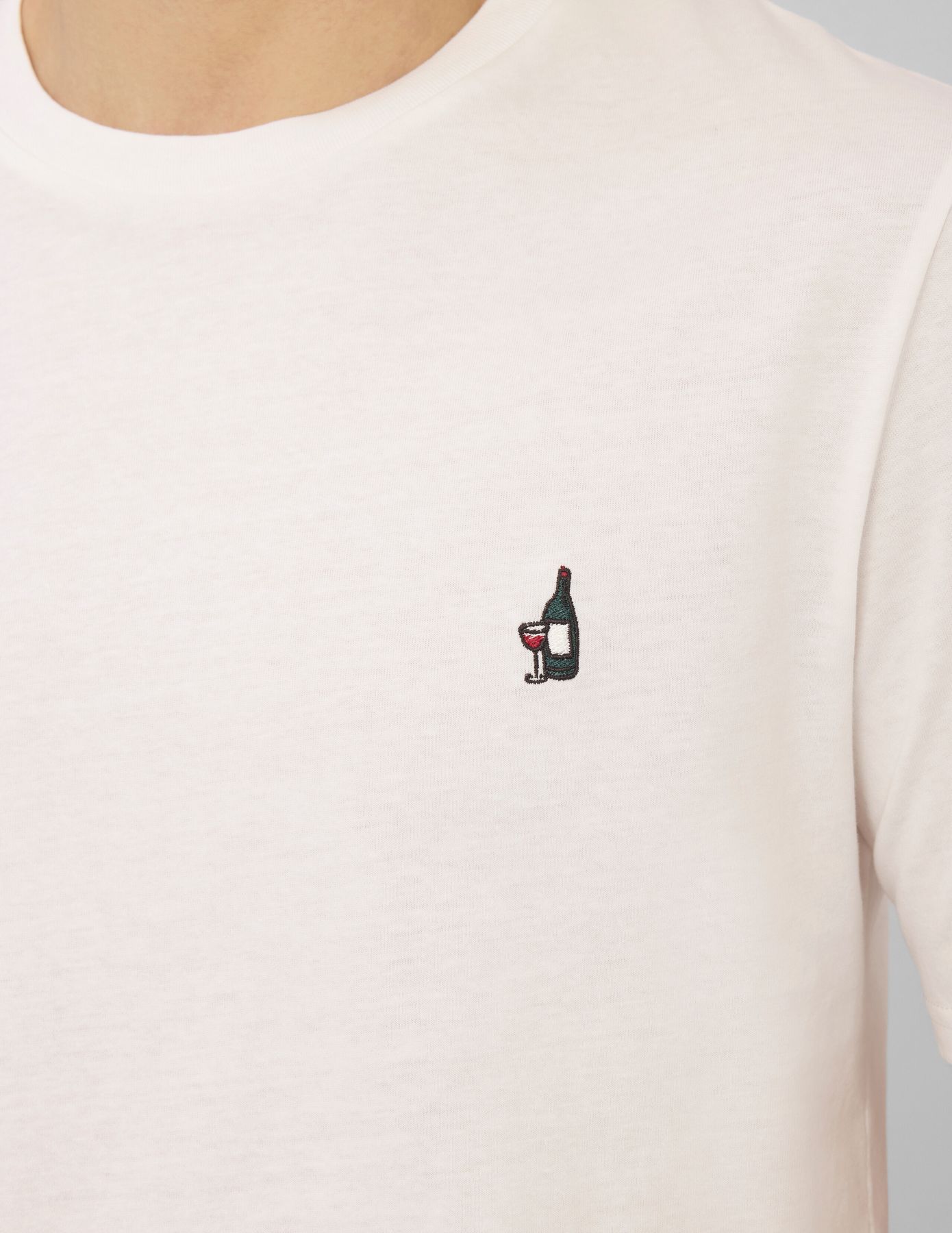 T-shirt broderie poitrine