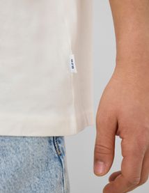 T-shirt broderie poitrine