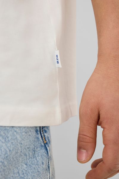 T-shirt broderie poitrine