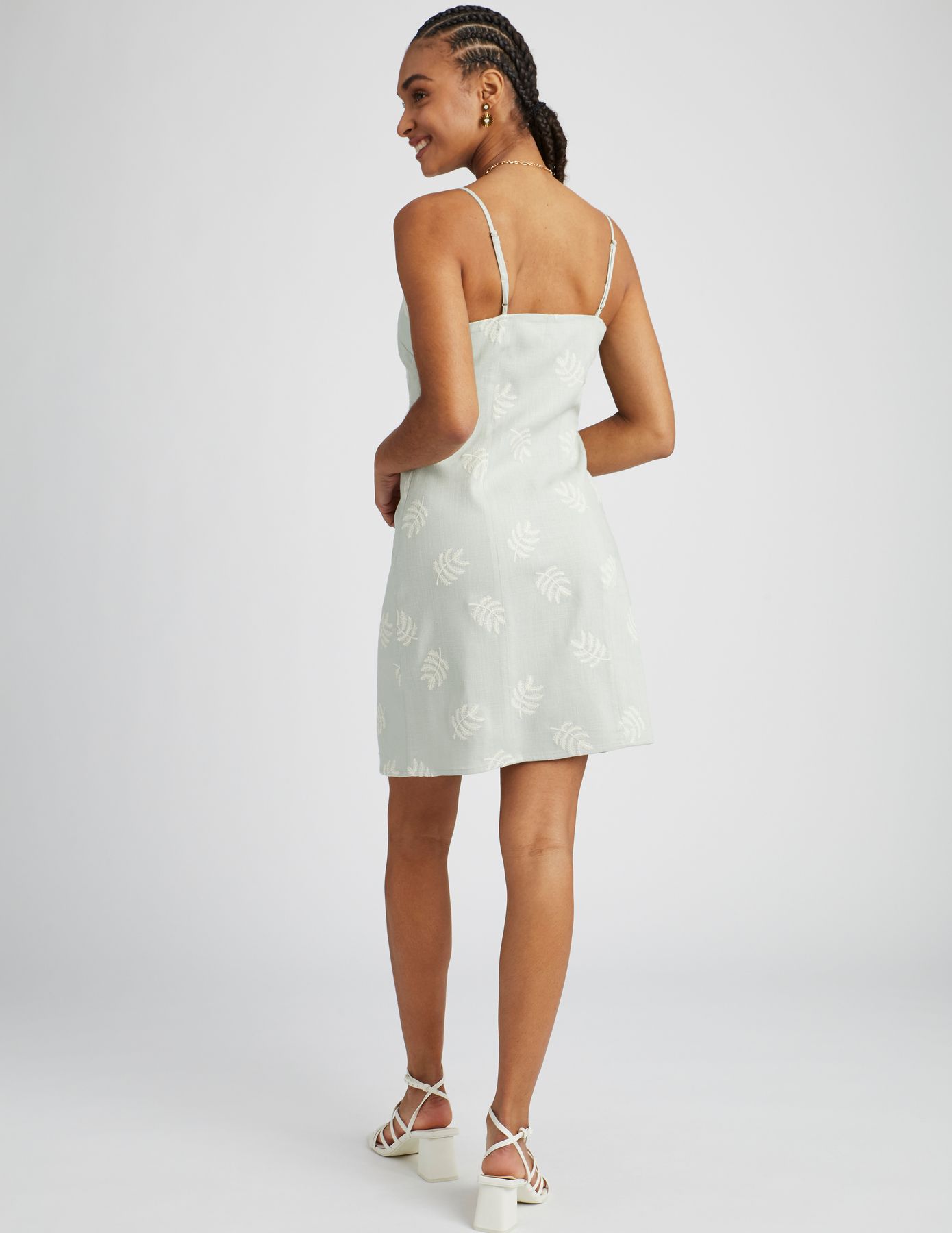Robe courte brodée