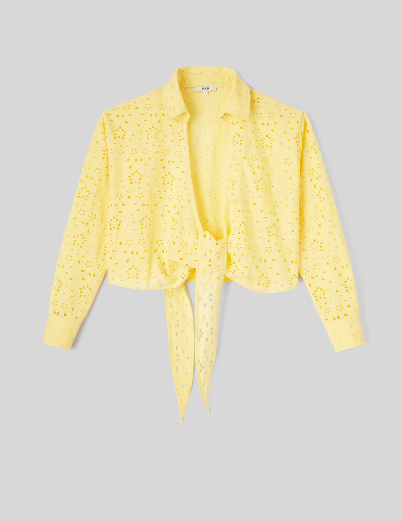 Chemise à nouer en broderie anglaise