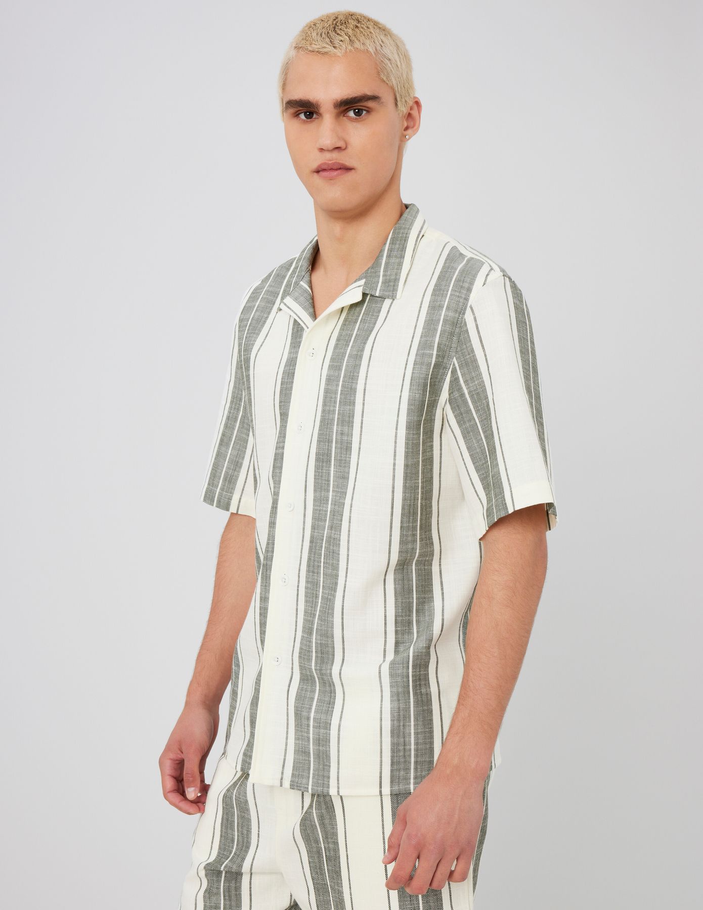 Chemise manches courtes rayées chevron