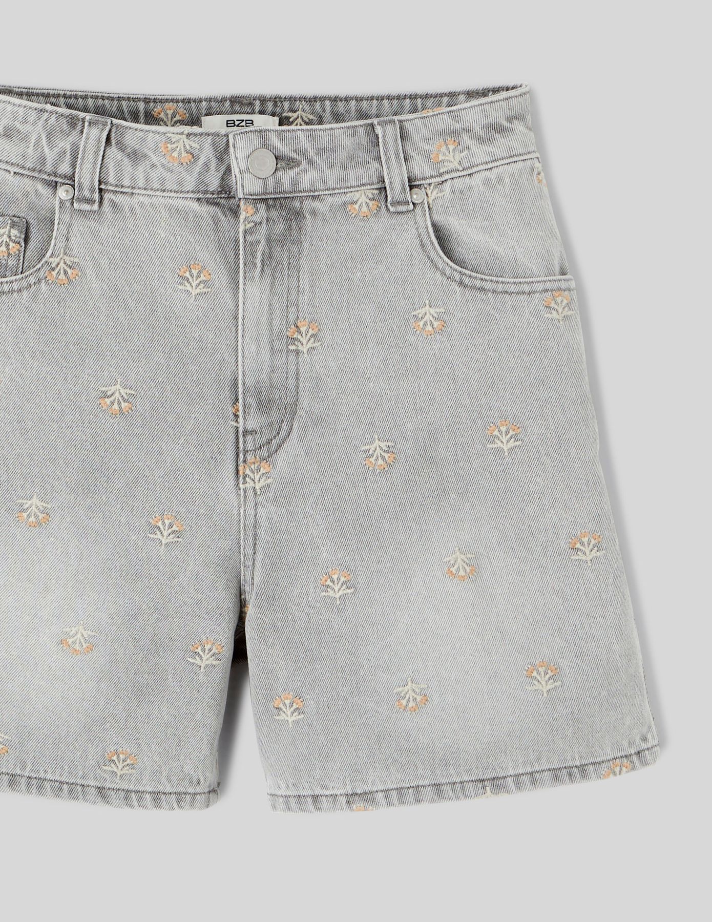 Short en jean brodé