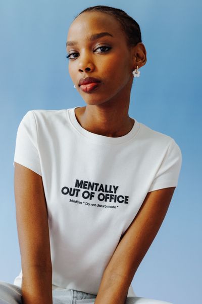 T-shirt baby tee imprim&eacute; poitrine