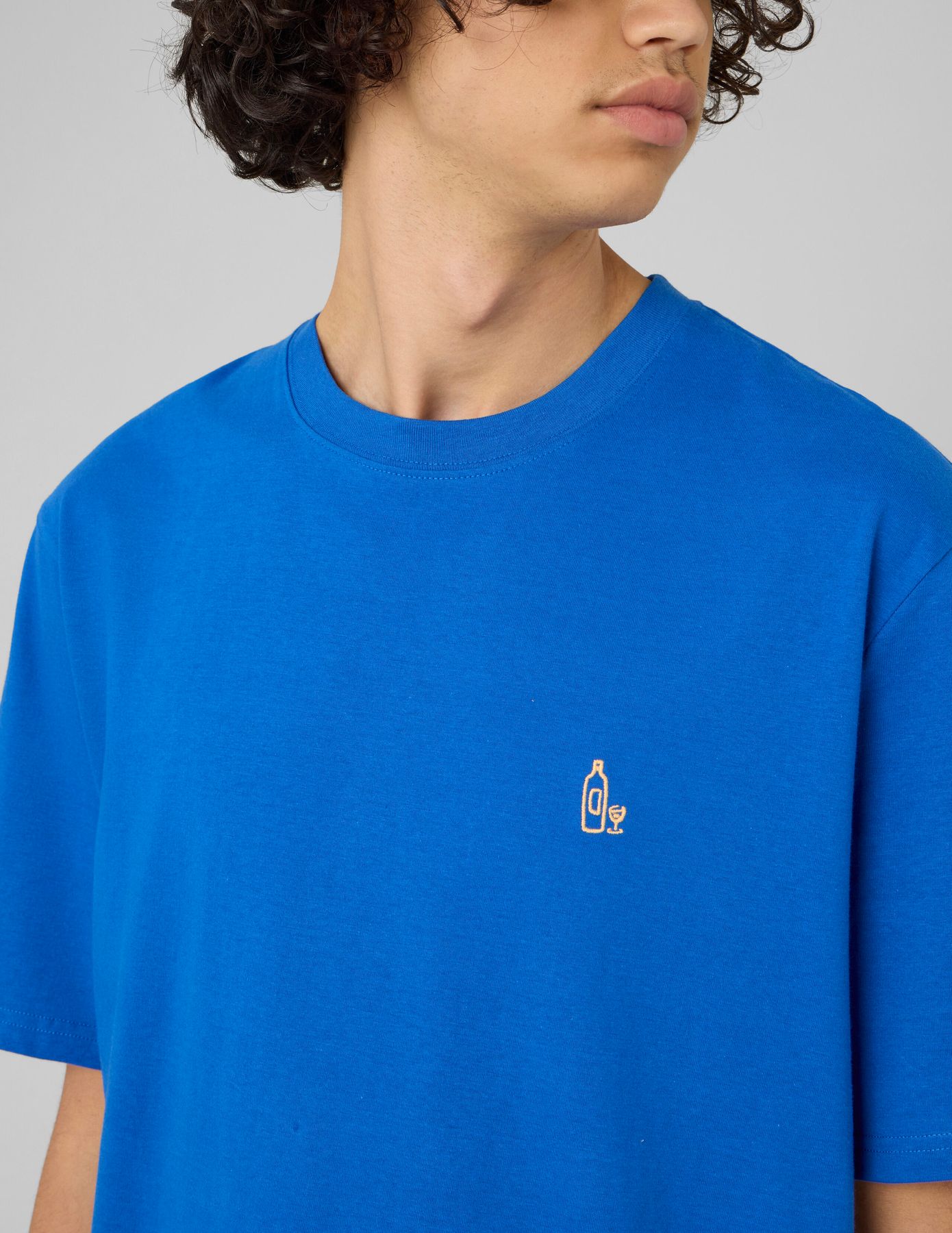 T-shirt broderie poitrine
