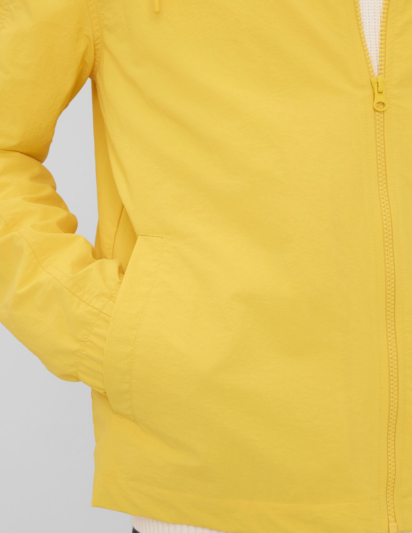 Blouson coup vent &agrave; capuche