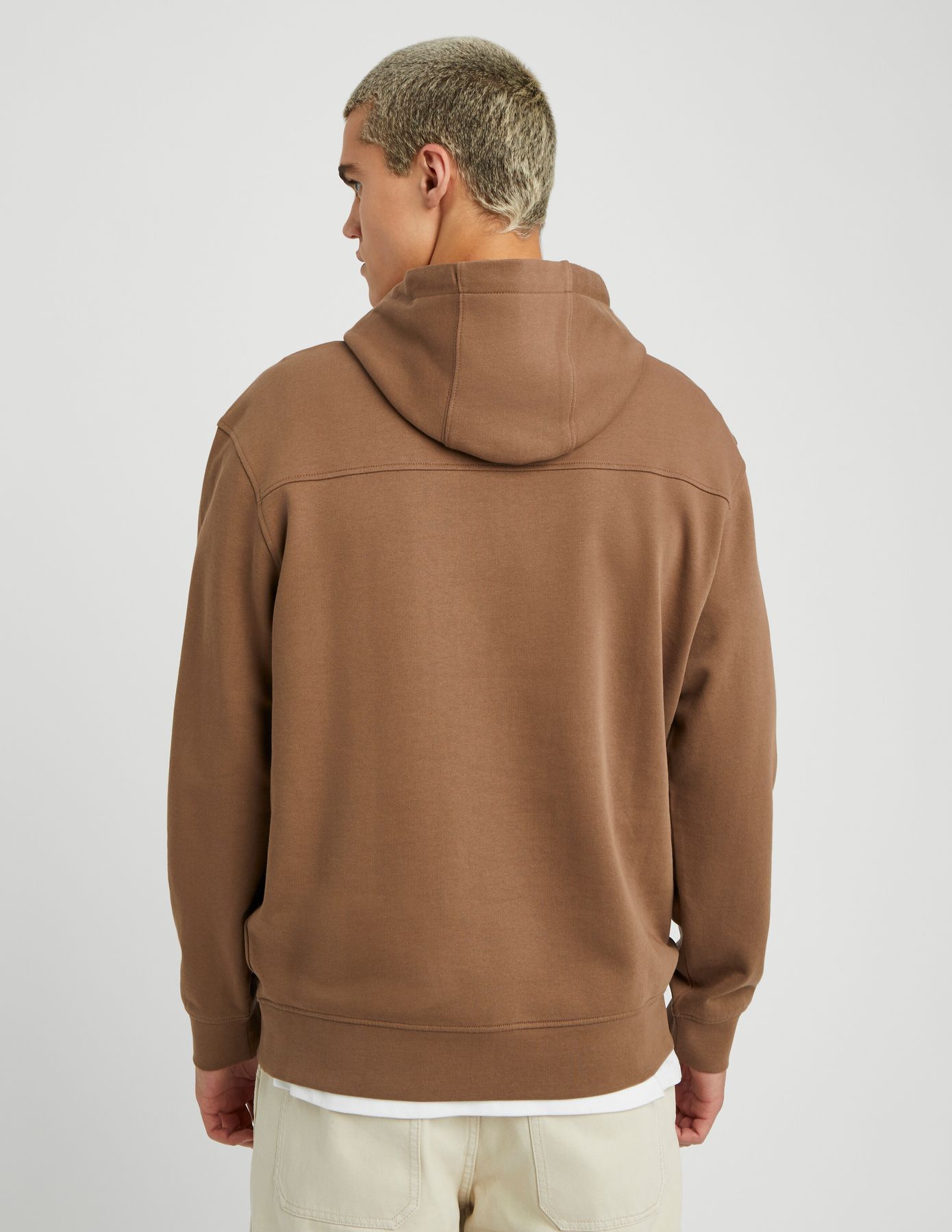 Sweat brodé à capuche