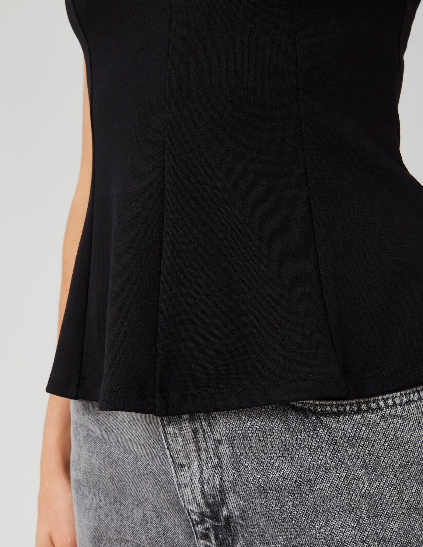 D&eacute;bardeur dos nu peplum