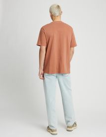 T-shirt broderie poitrine