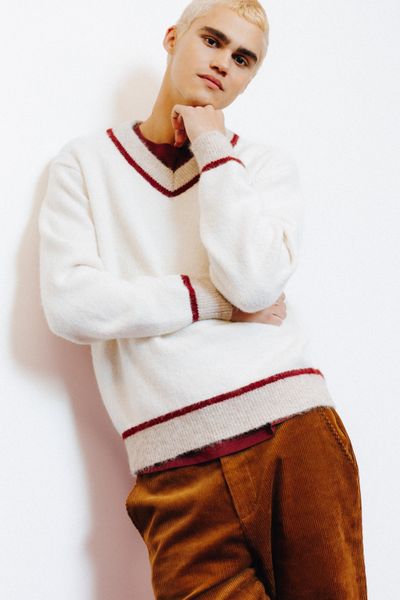 Pull col V contrasté