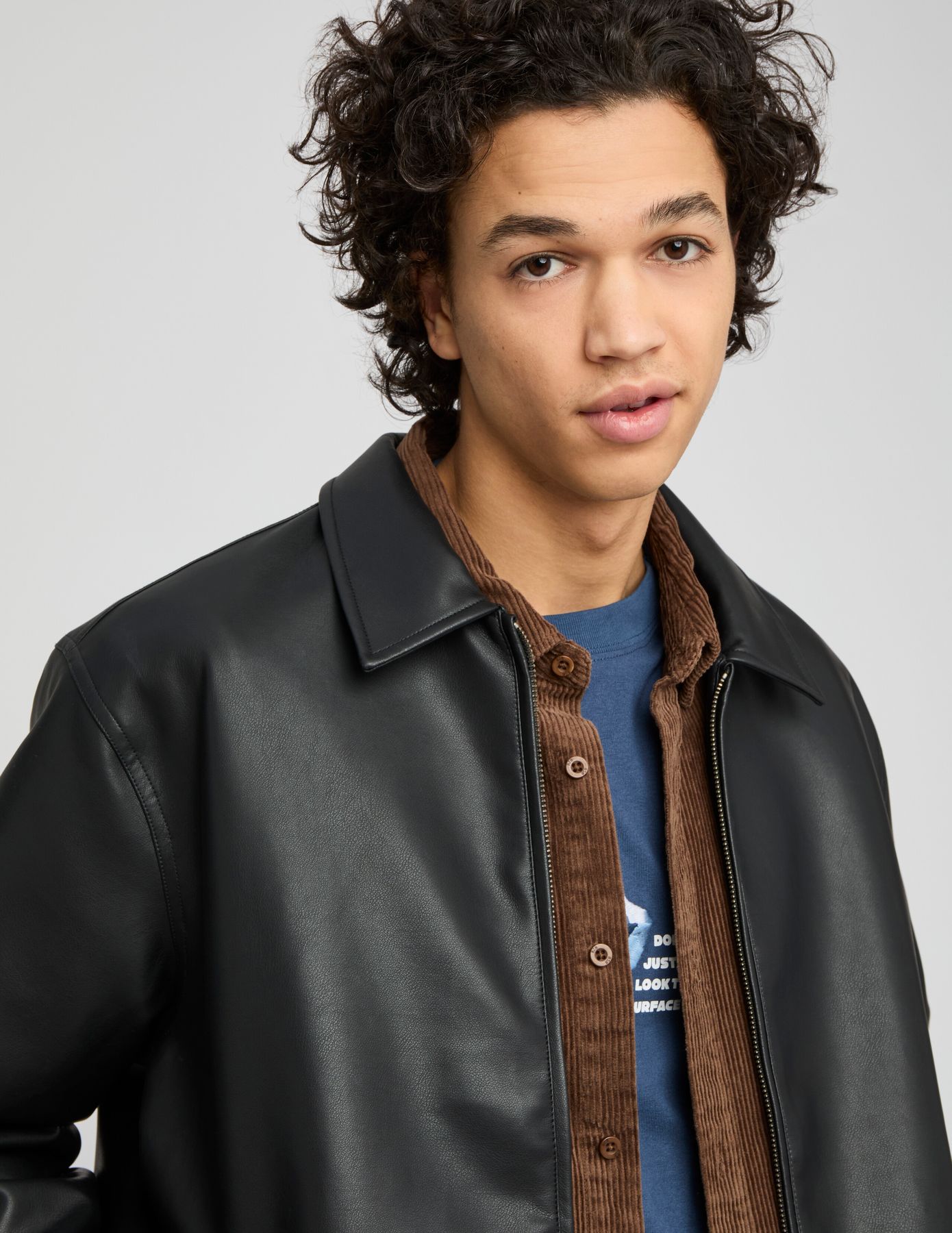 Blouson zippé en tissu enduit