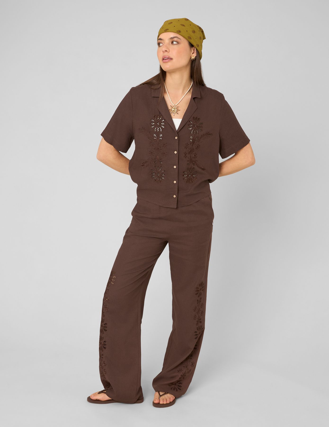 Pantalon brod&eacute;